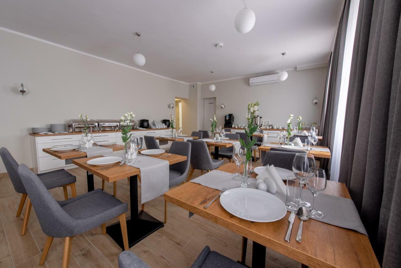 Bialy Gosciniec Hotel Ciechanów Kültér fotó