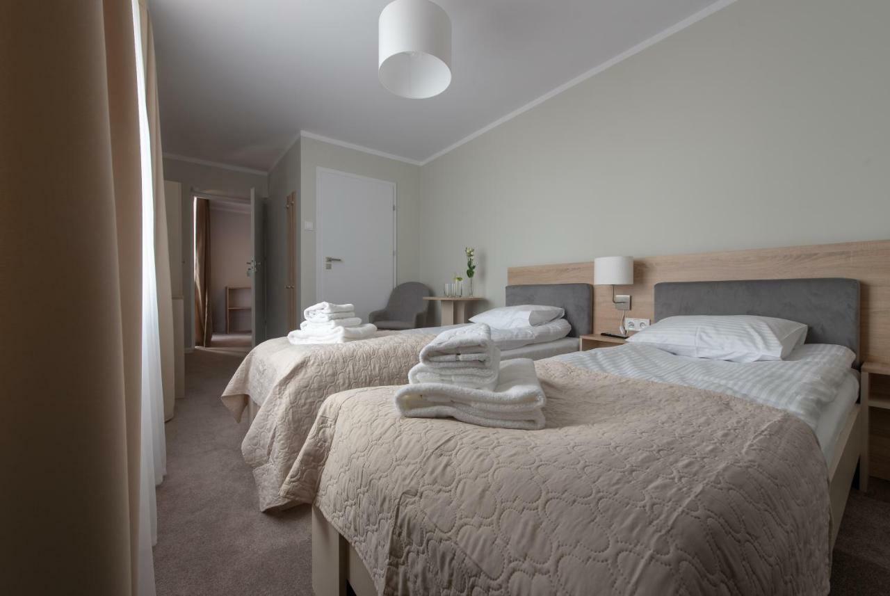 Bialy Gosciniec Hotel Ciechanów Kültér fotó