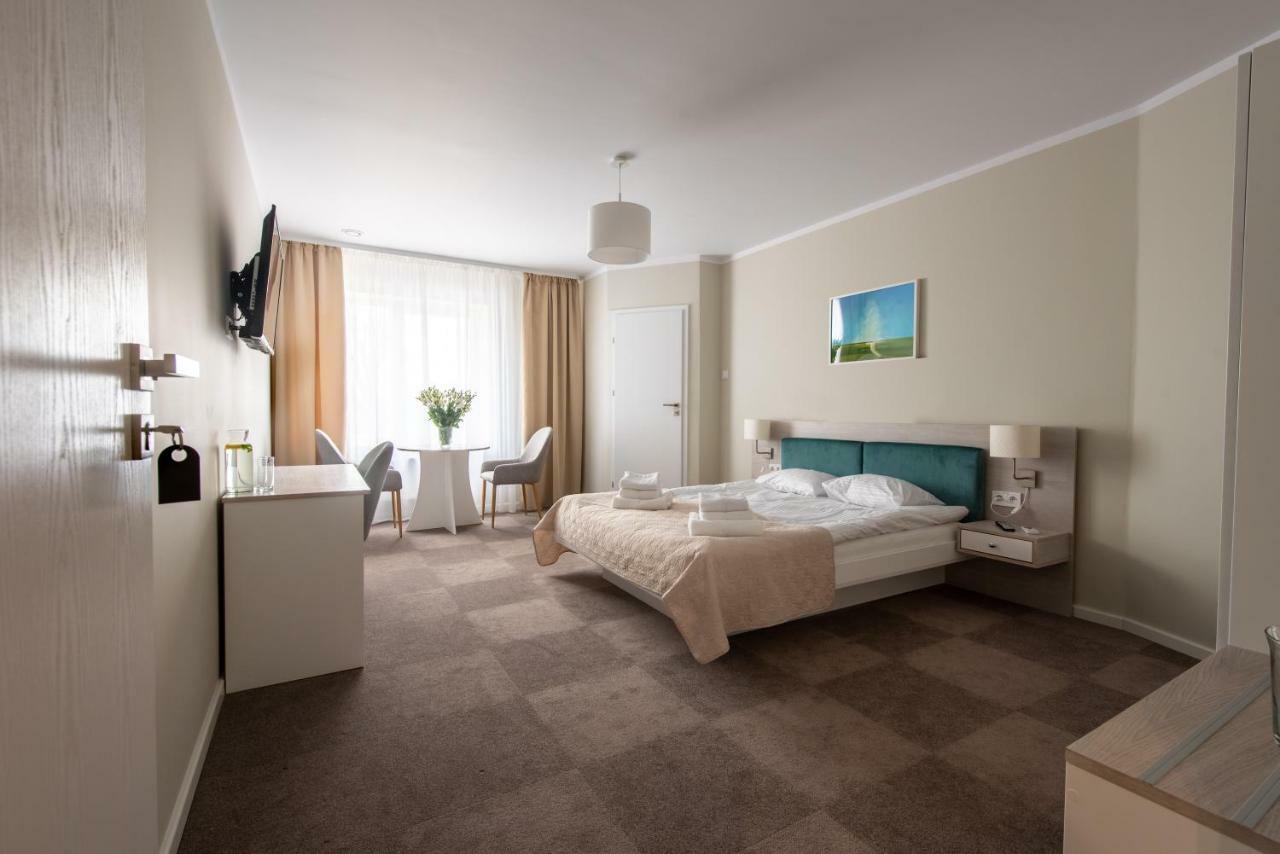 Bialy Gosciniec Hotel Ciechanów Kültér fotó
