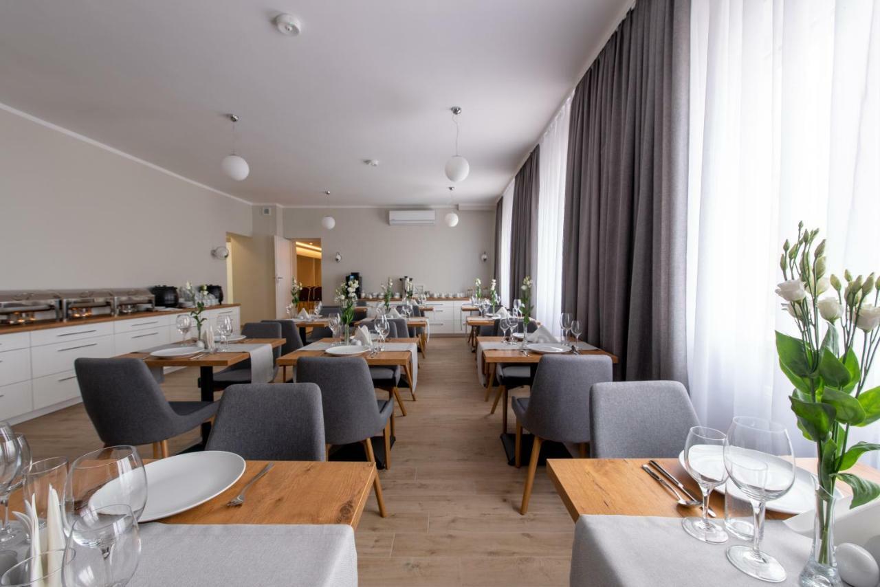 Bialy Gosciniec Hotel Ciechanów Kültér fotó