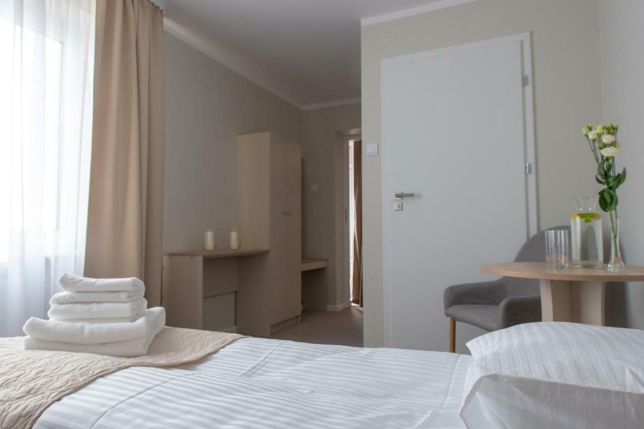 Bialy Gosciniec Hotel Ciechanów Kültér fotó