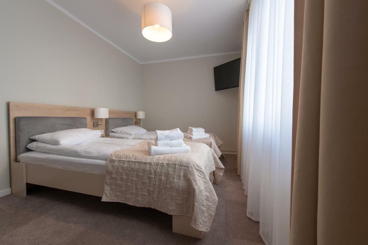 Bialy Gosciniec Hotel Ciechanów Kültér fotó
