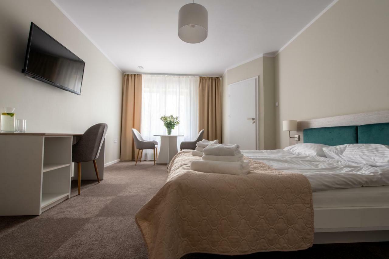 Bialy Gosciniec Hotel Ciechanów Kültér fotó