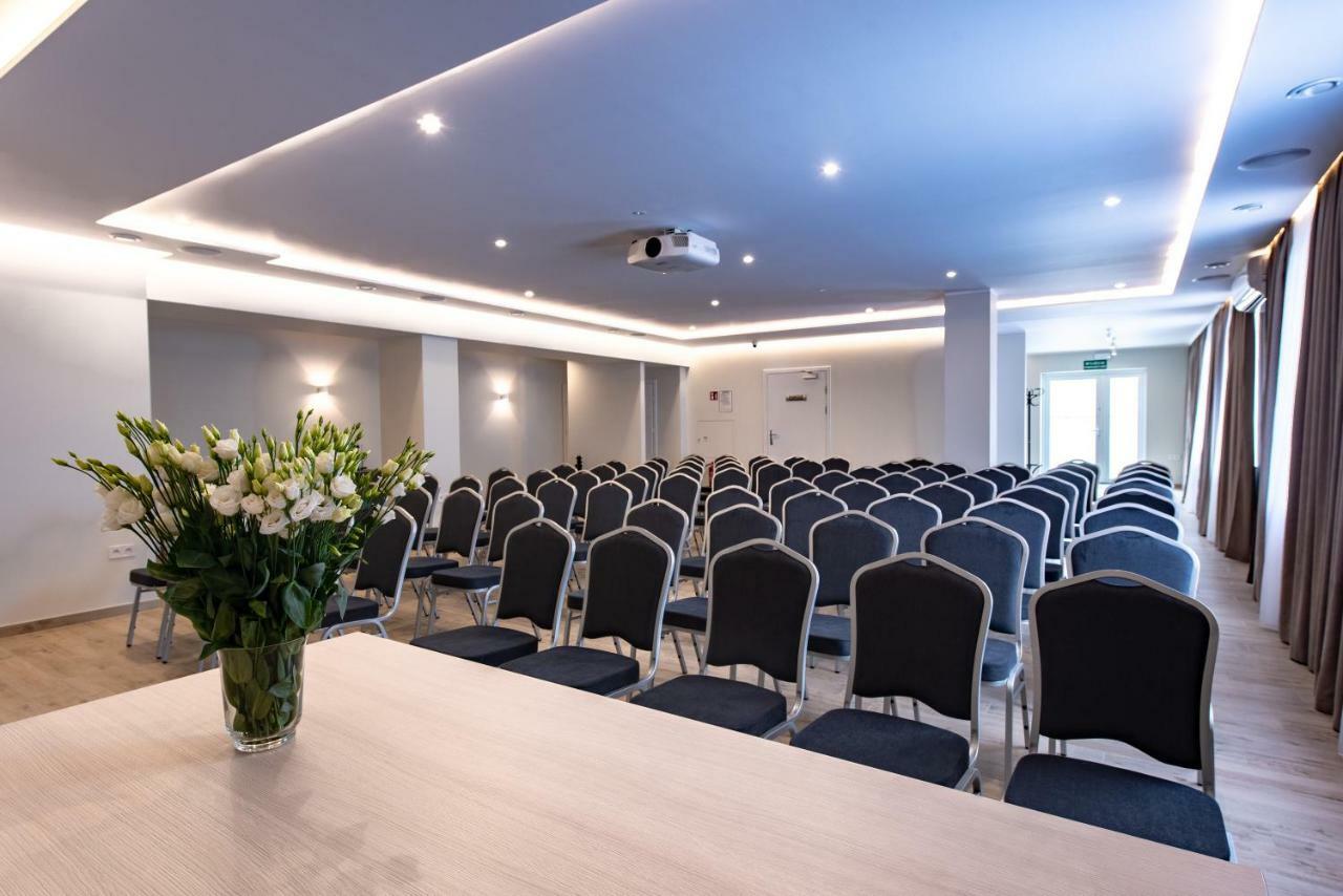Bialy Gosciniec Hotel Ciechanów Kültér fotó