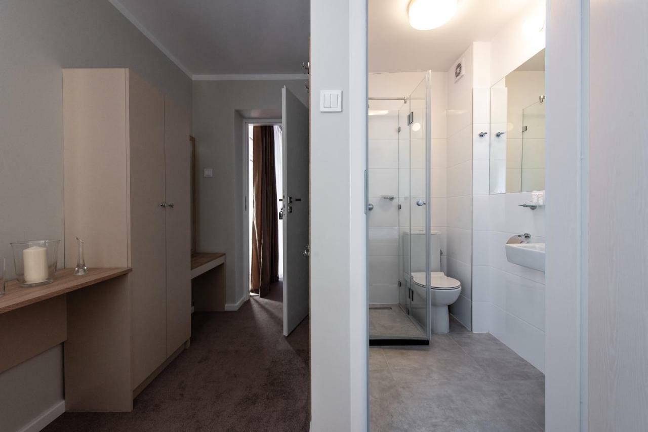 Bialy Gosciniec Hotel Ciechanów Kültér fotó