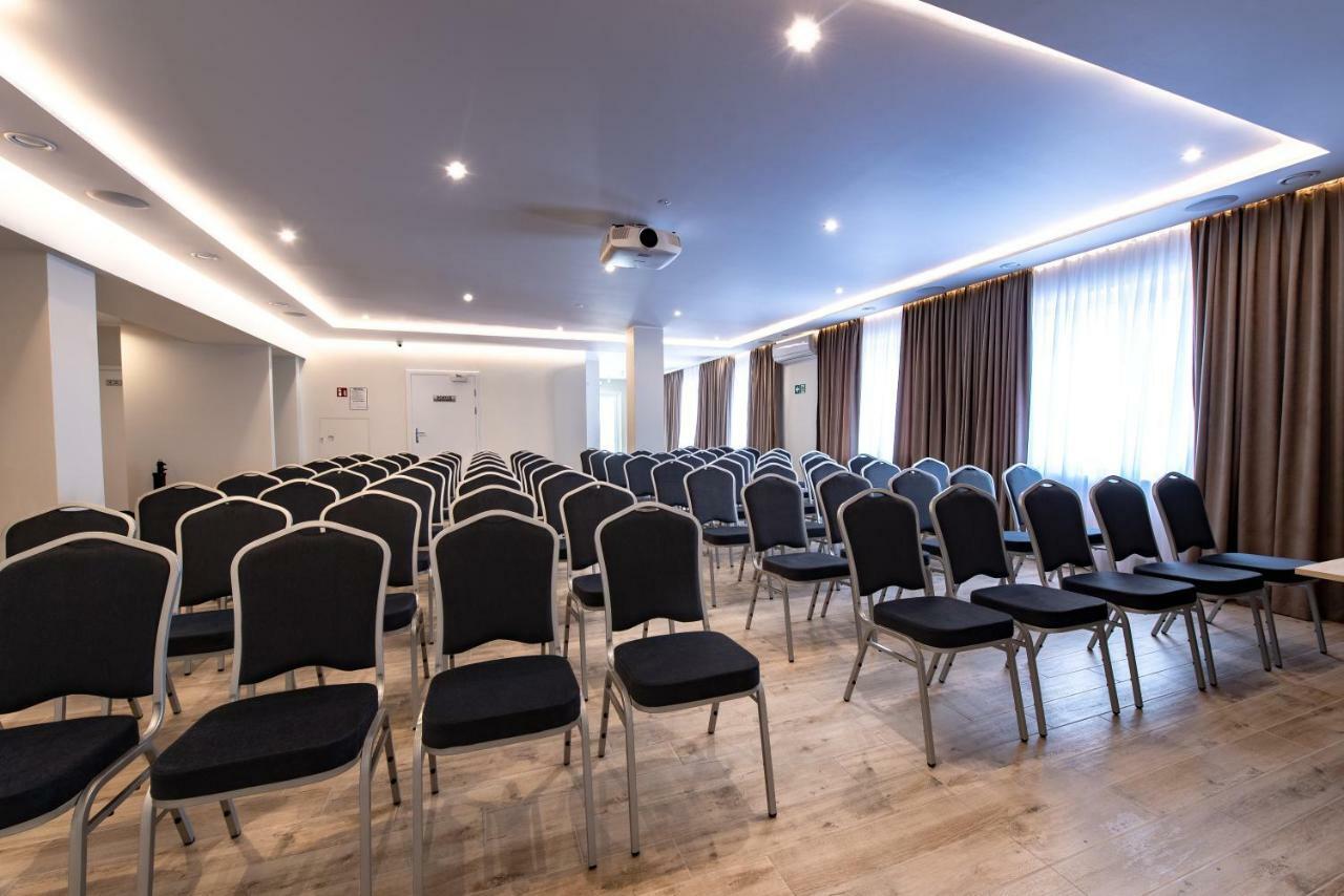 Bialy Gosciniec Hotel Ciechanów Kültér fotó
